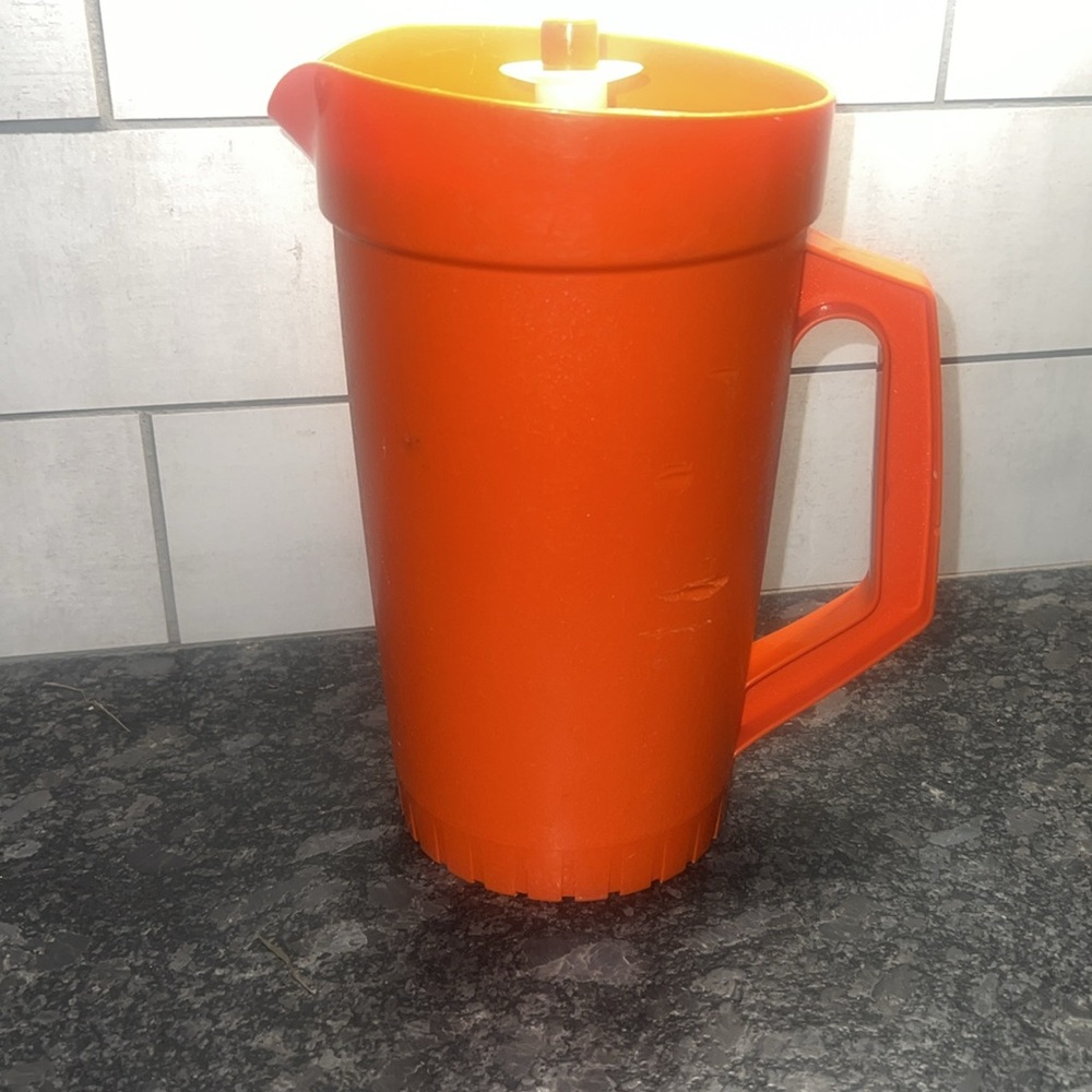 2 quart Orange Vintage Tupperware pitcher with lid In good condition.